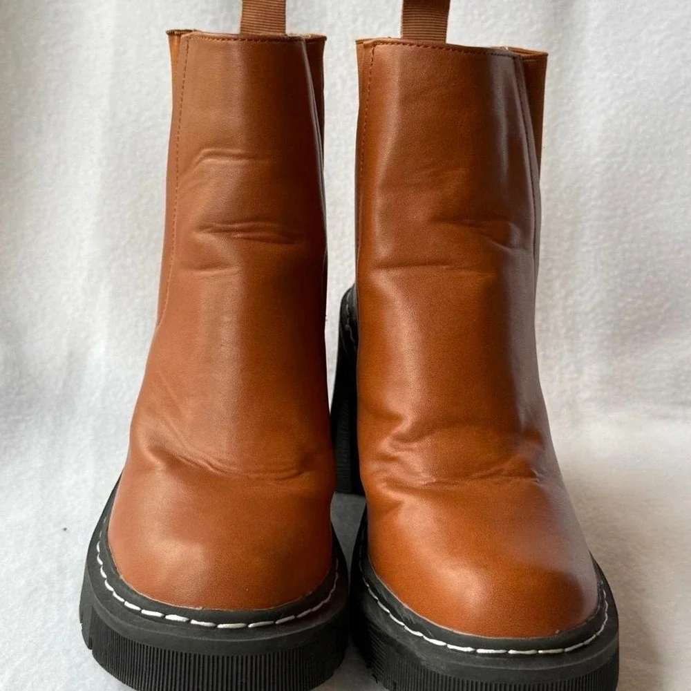 Mudd Natana-01L Womens Brown Platform Chelsea Boots Lug Sole Block Heel Size 6